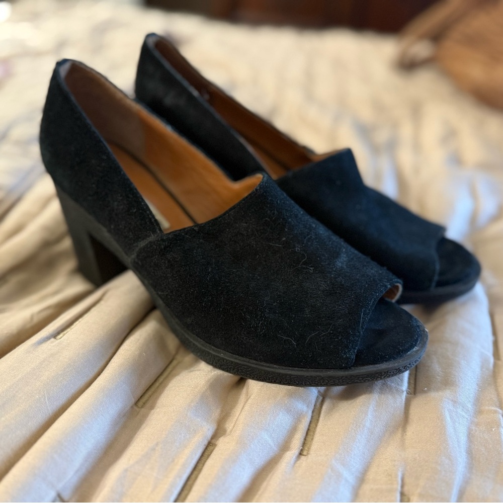 & Other Stories Black Suede Peep-Toe Block Heel Pumps